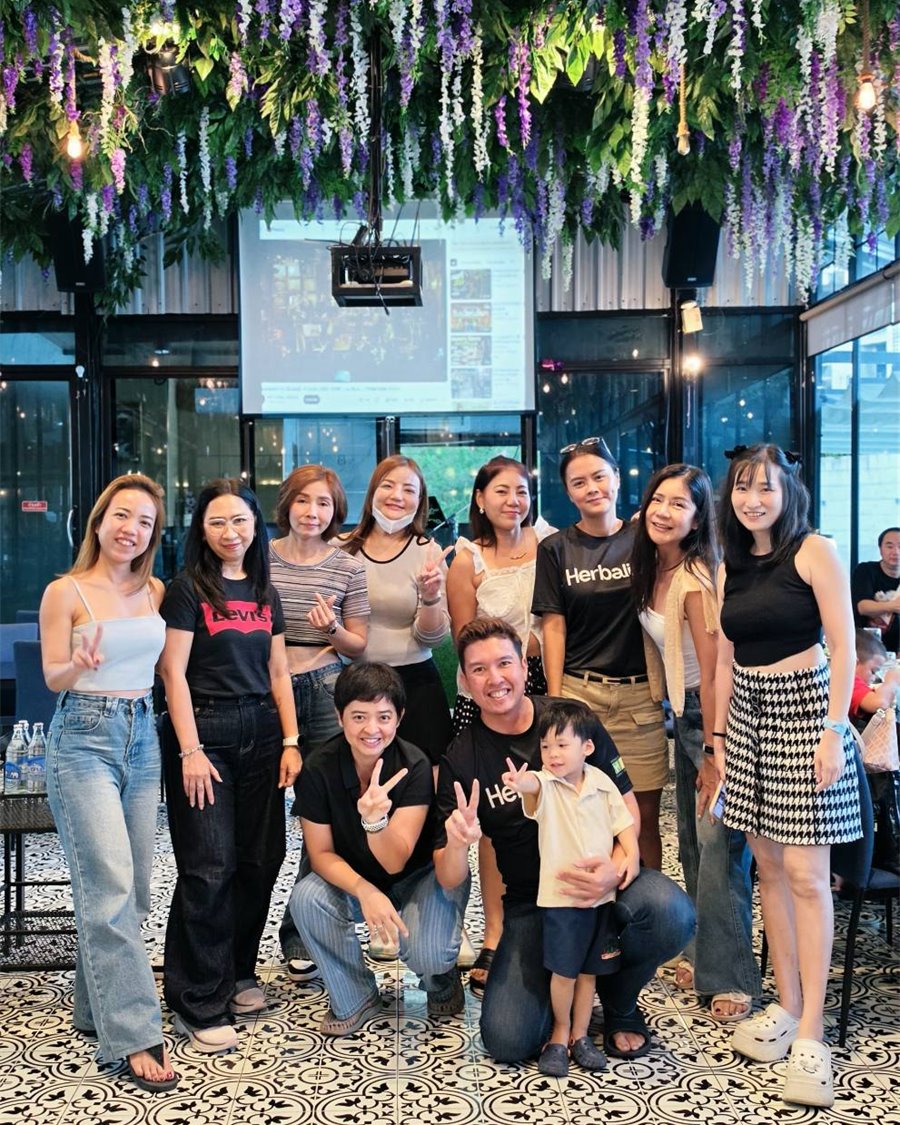 โค้ชและสมาชิกคอร์ส 399 ถ่ายรูปร่วมกัน